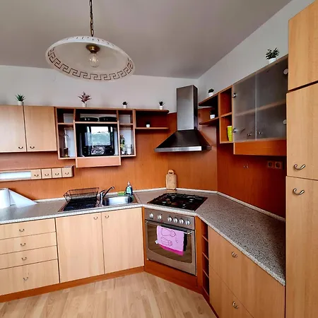 3 Near The Train Station And Center