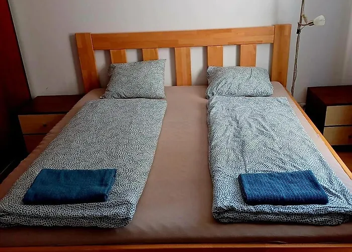 3 Near The Train Station And Center Pressburg